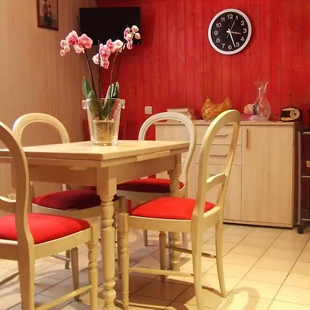 Les Orchidees Apartment